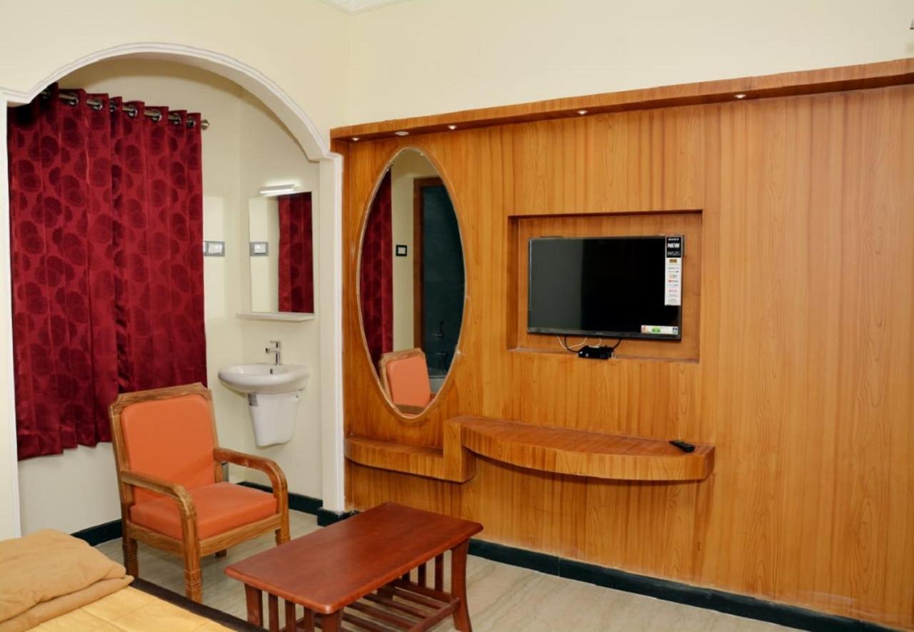 Anandha Grand Lodge Tiruchchendūr Buitenkant foto