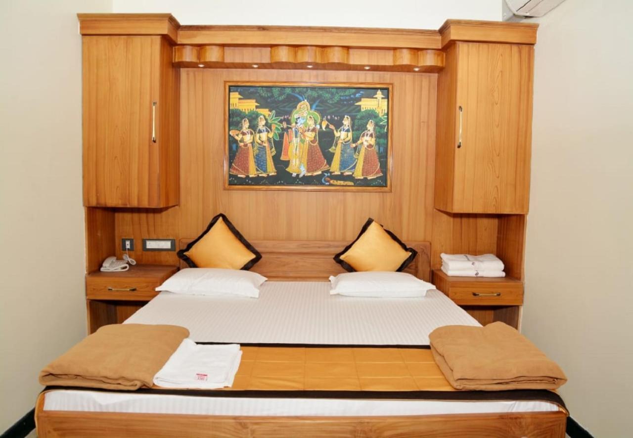 Anandha Grand Lodge Tiruchchendūr Buitenkant foto