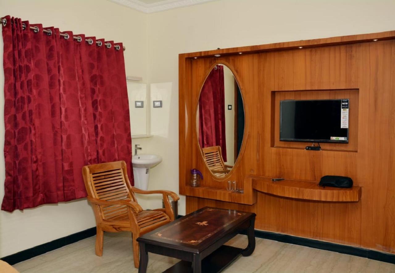 Anandha Grand Lodge Tiruchchendūr Buitenkant foto