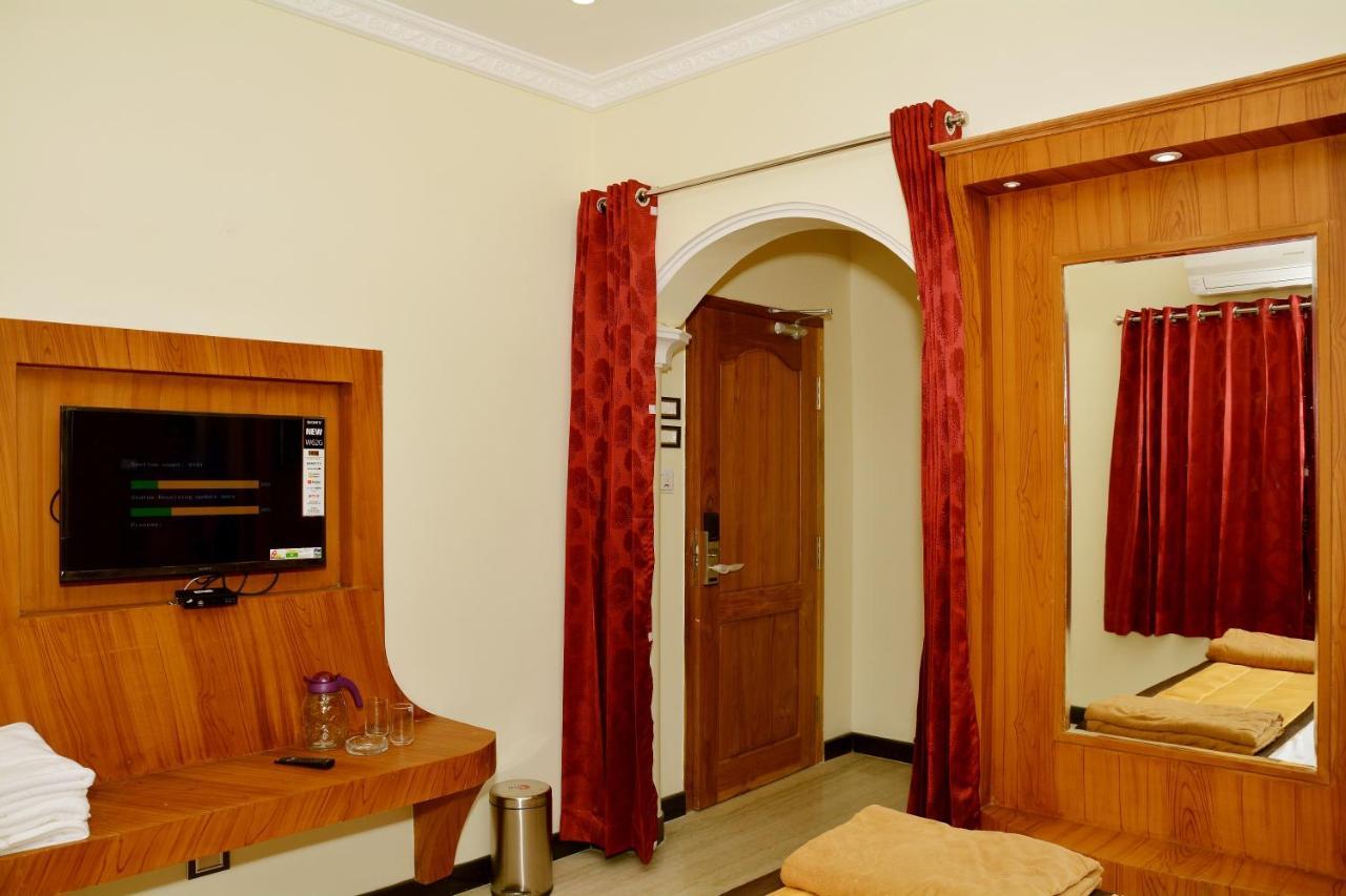 Anandha Grand Lodge Tiruchchendūr Buitenkant foto